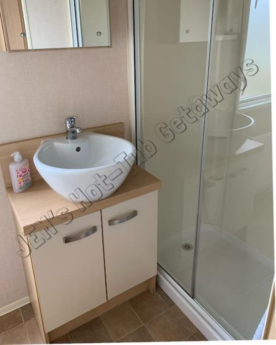 Jems Hot-Tub Getaways 8 Berth At Tattershall Lakes Экстерьер фото